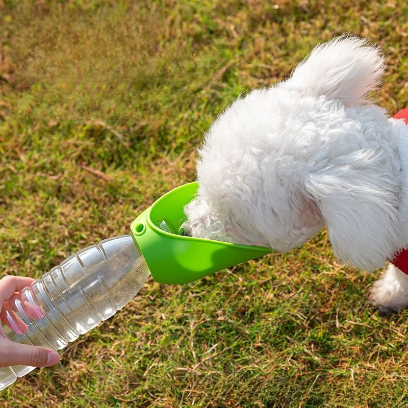 AeroGulp™ Portable Leaf Water Dispenser – Ultra-Light Silicone Pet Travel Bottle Cup
